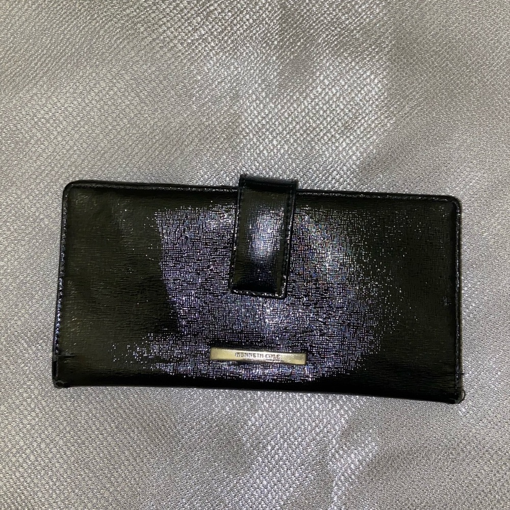 Kenneth Cole Black Large Wallet Snap Card Holders